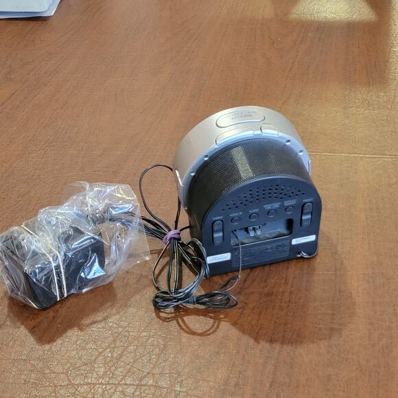 Sony Dream Machine ICF-C7IP AM/FM Radio Alarm Clock iPod Dock - Picture 2 of 9